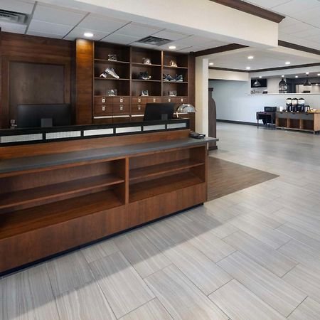 Doubletree By Hilton Manhattan, Ks Экстерьер фото