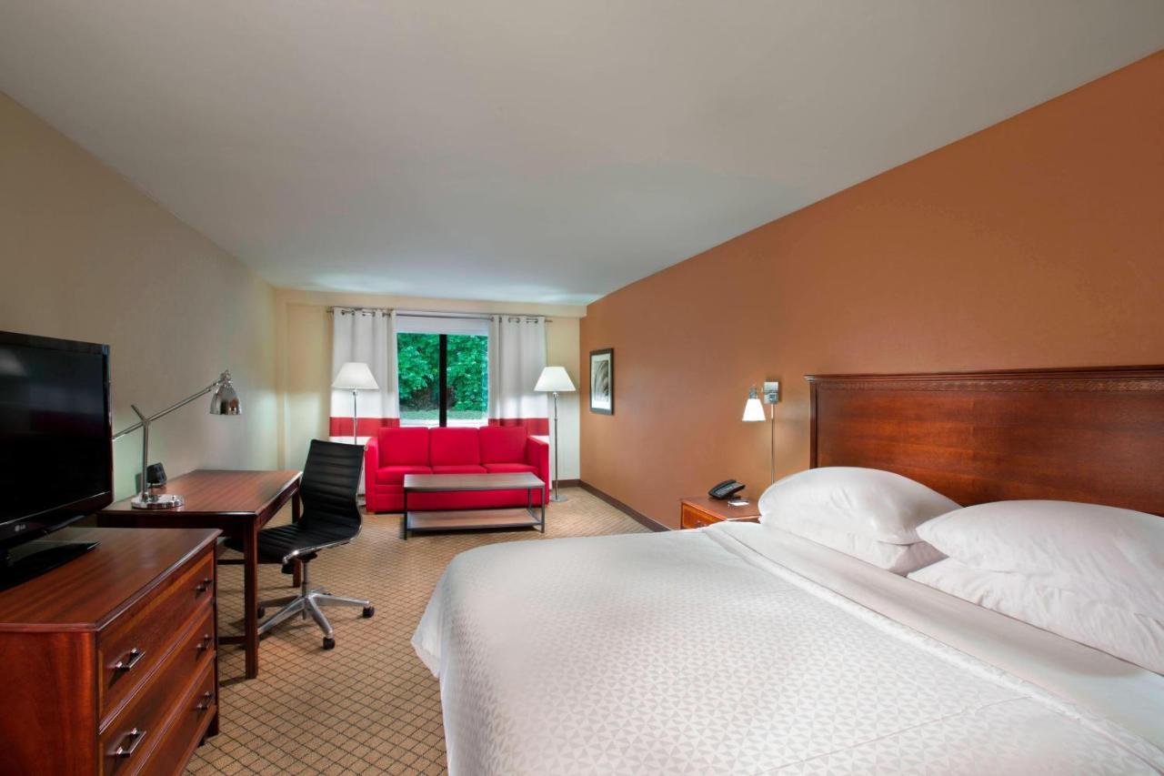 Doubletree By Hilton Manhattan, Ks Экстерьер фото