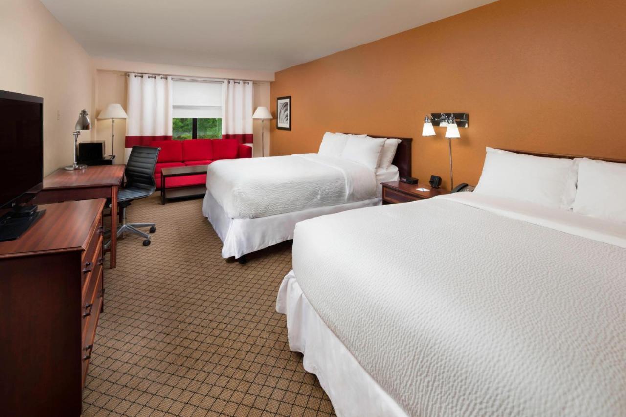 Doubletree By Hilton Manhattan, Ks Экстерьер фото
