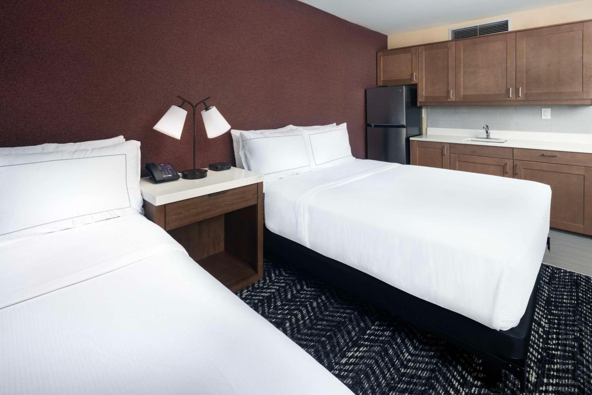 Doubletree By Hilton Manhattan, Ks Экстерьер фото