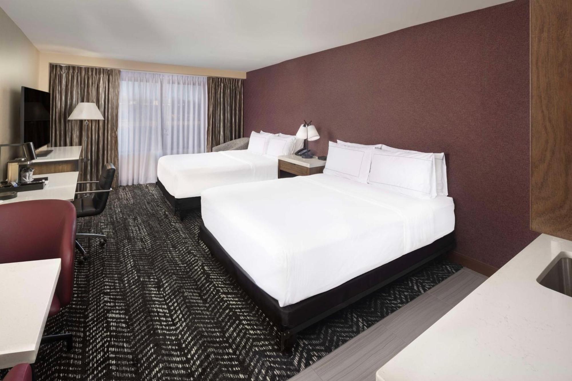 Doubletree By Hilton Manhattan, Ks Экстерьер фото