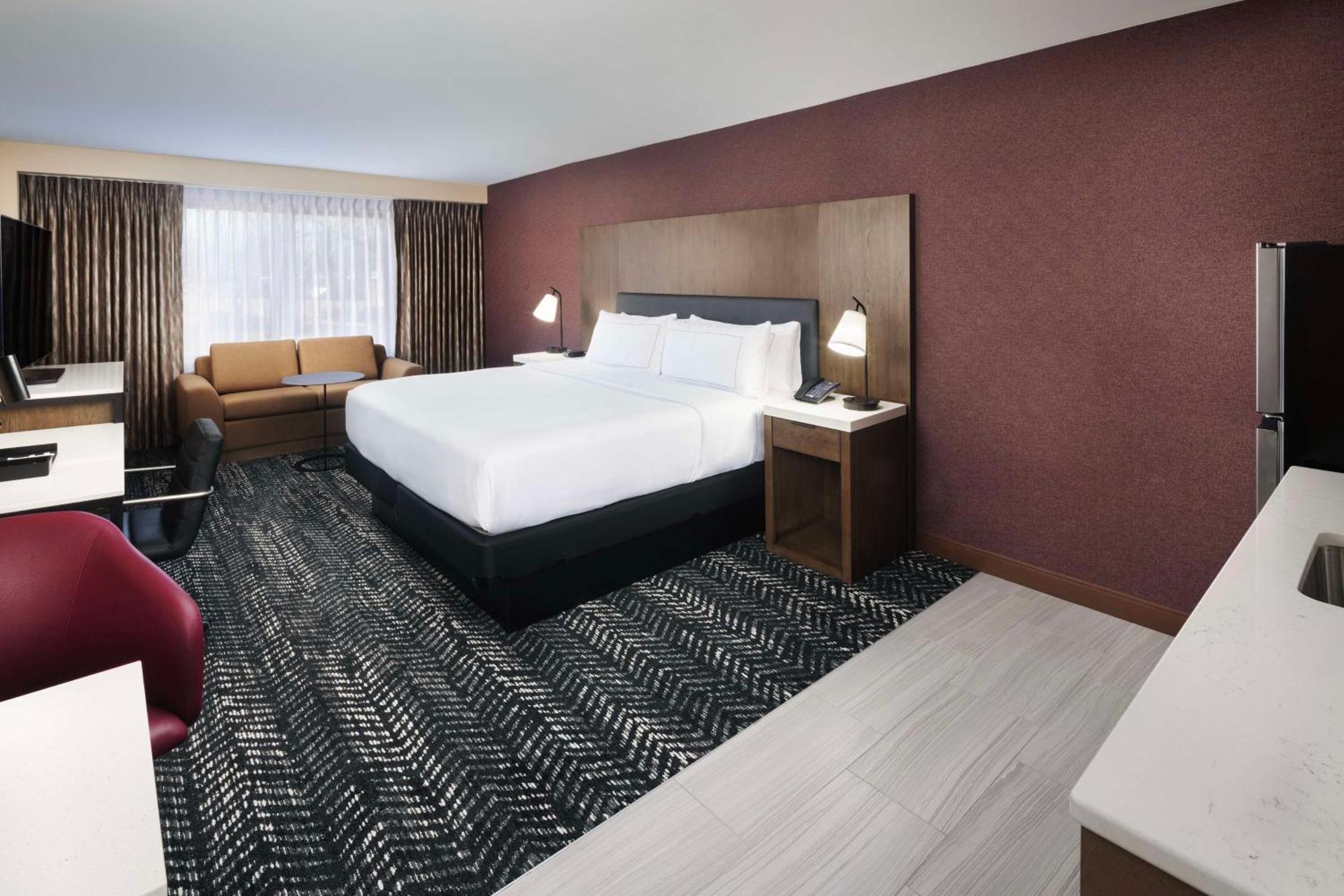 Doubletree By Hilton Manhattan, Ks Экстерьер фото
