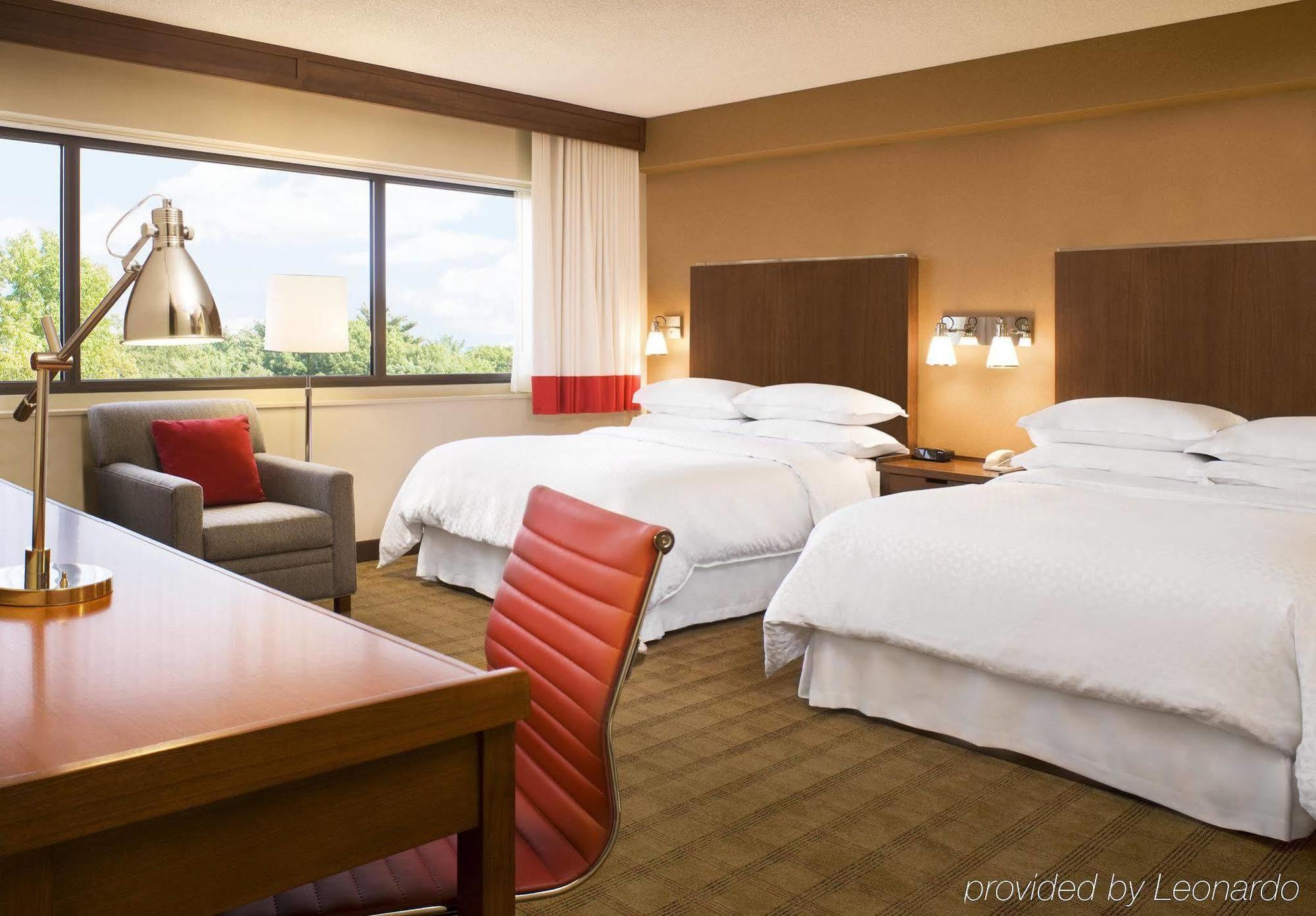 Doubletree By Hilton Manhattan, Ks Экстерьер фото