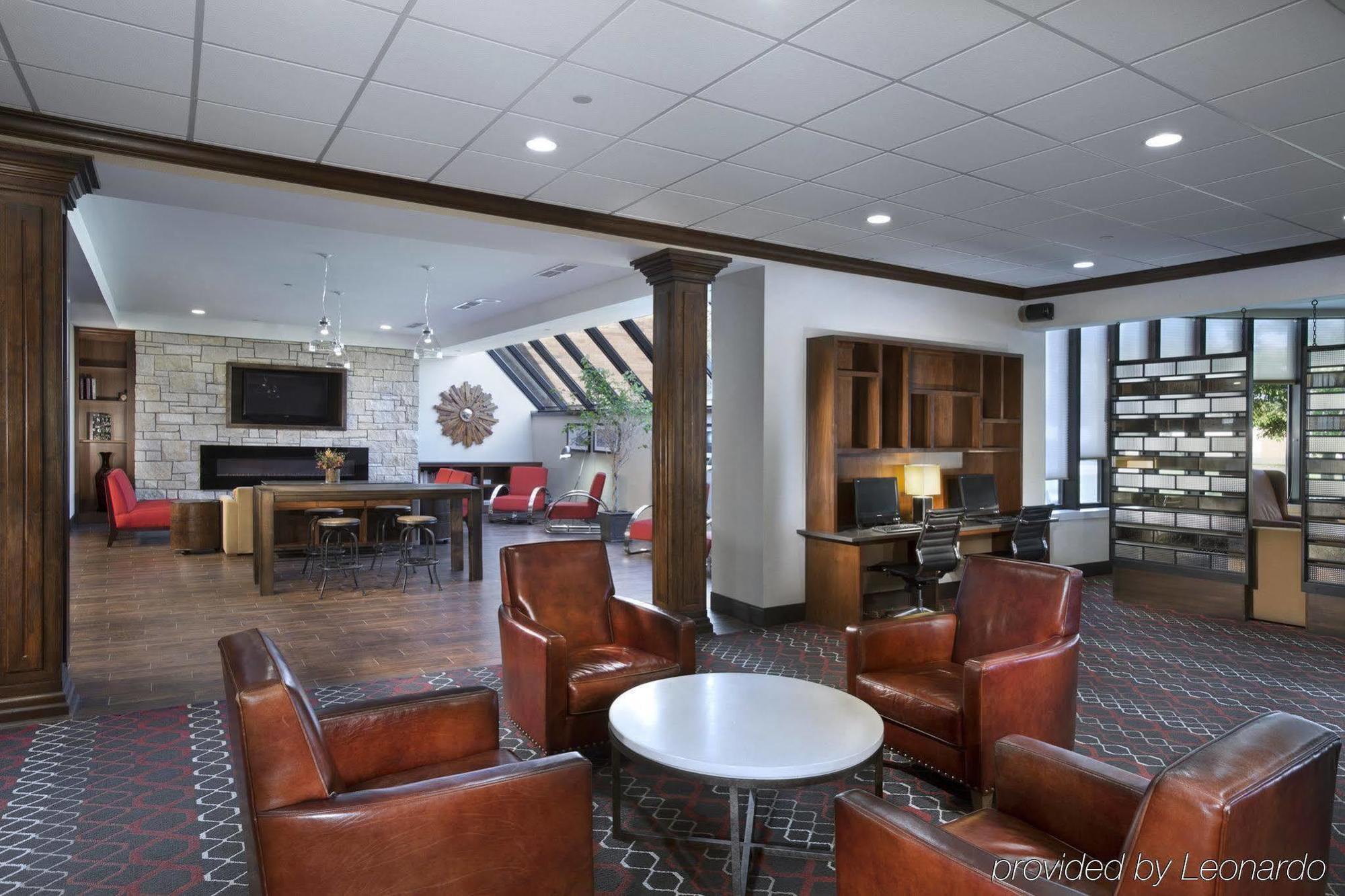 Doubletree By Hilton Manhattan, Ks Экстерьер фото